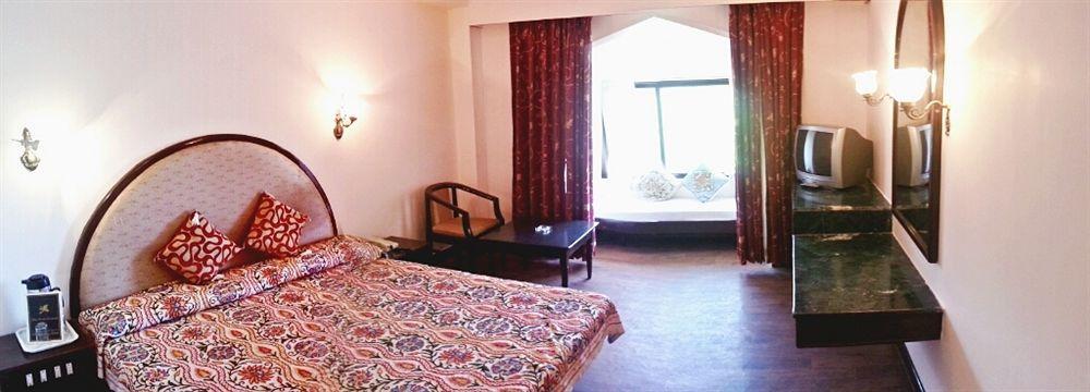 Royal Jardin Whistling Pines Resort Shimla Extérieur photo